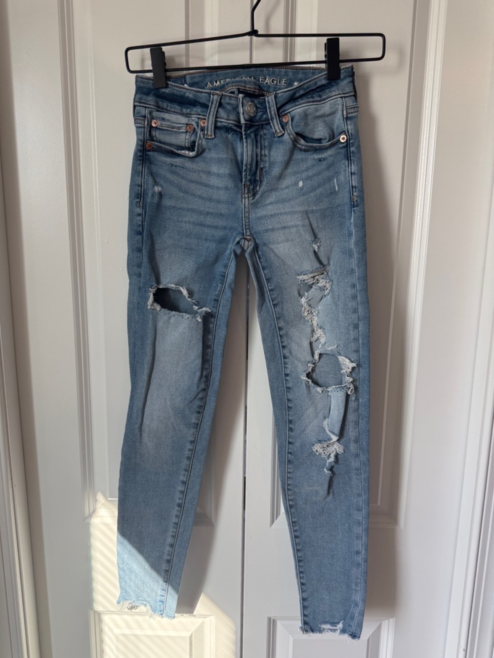 American Eagle Outfitters Light Wash Ripped Skinny Jeans